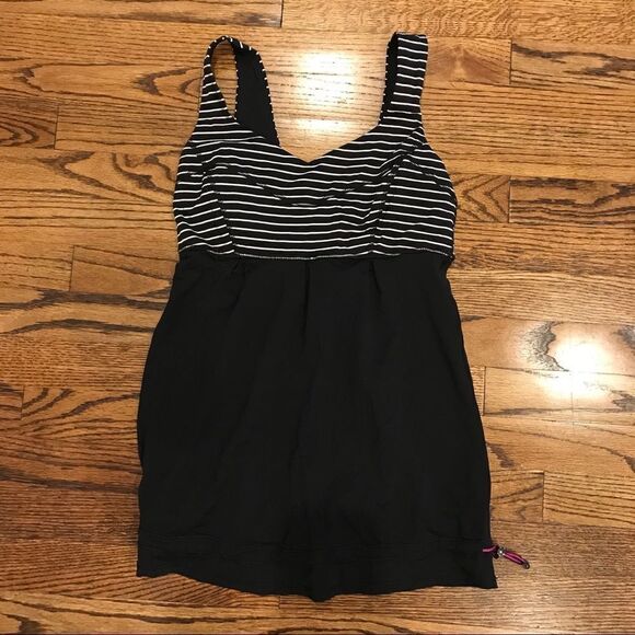 LULULEMON Black White Parallel Stripe Tank Top 6 - Picture 1 of 5